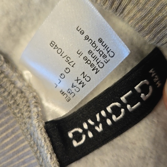 H&M Gray Crewneck Sweatshirt Classic Design - Picture 4 of 4